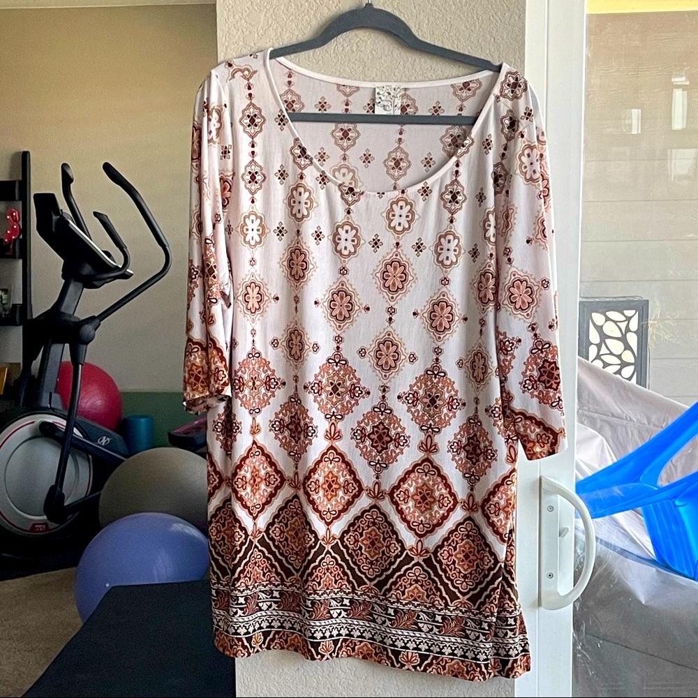 Naïf knit Paisley beige and white quarter length sleeves slit sides. Size Large